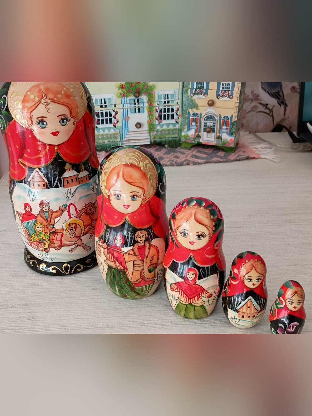 Traditional Red Russian Nesting Dolls Set - 5 Piece